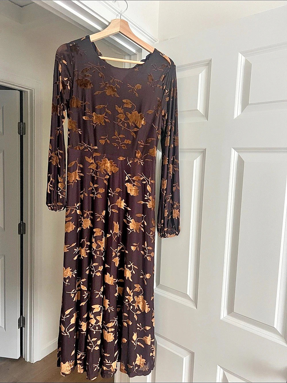 Baltic Born crushed velvet Maxi Dress in Brown & Gold Size Small Like New